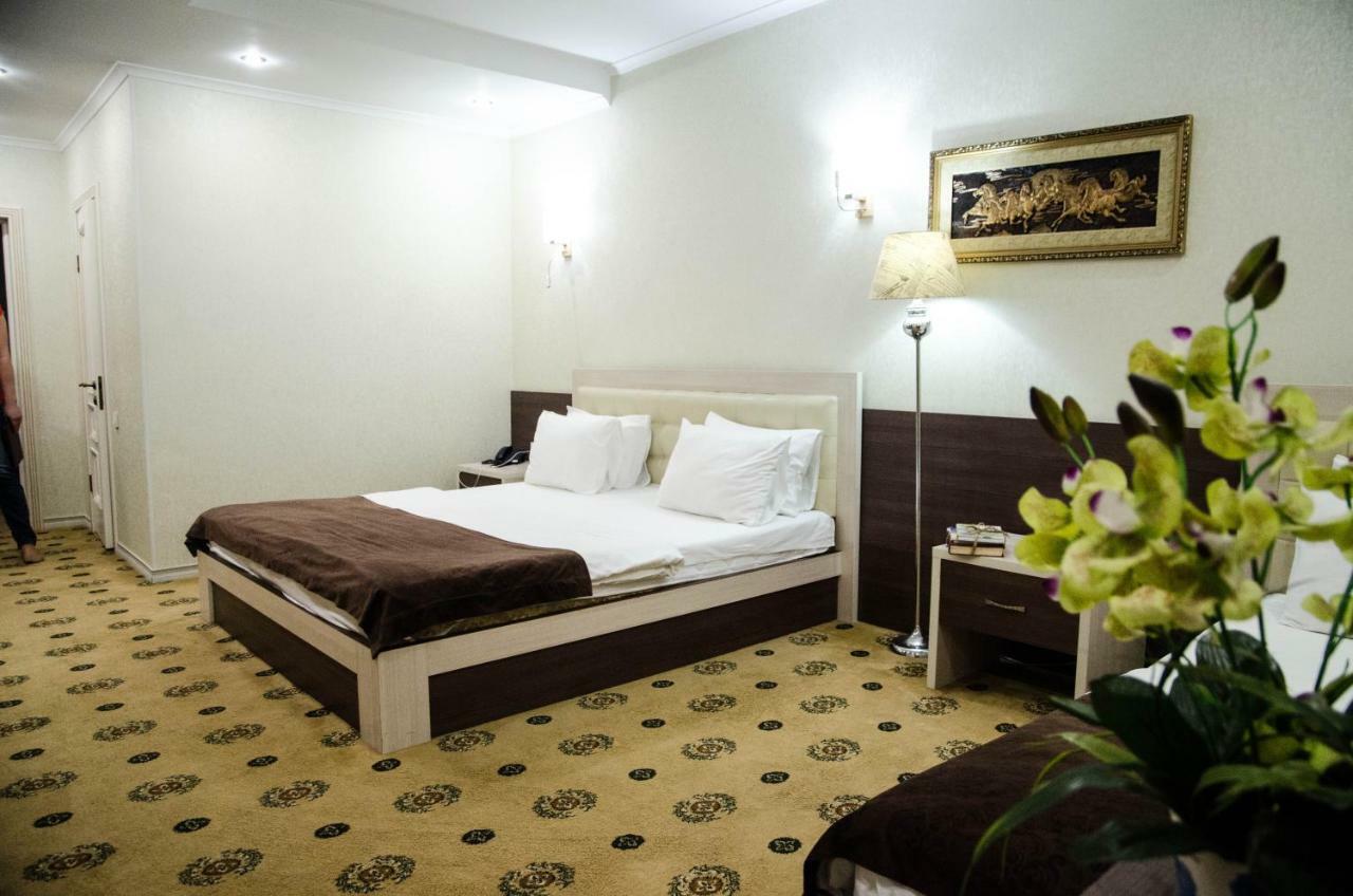 Hotel Luxury House Szymkent Zewnętrze zdjęcie